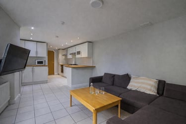 7 bed house, Merthyr Street, Cathays, Cardiff, CF244JL - Image 1